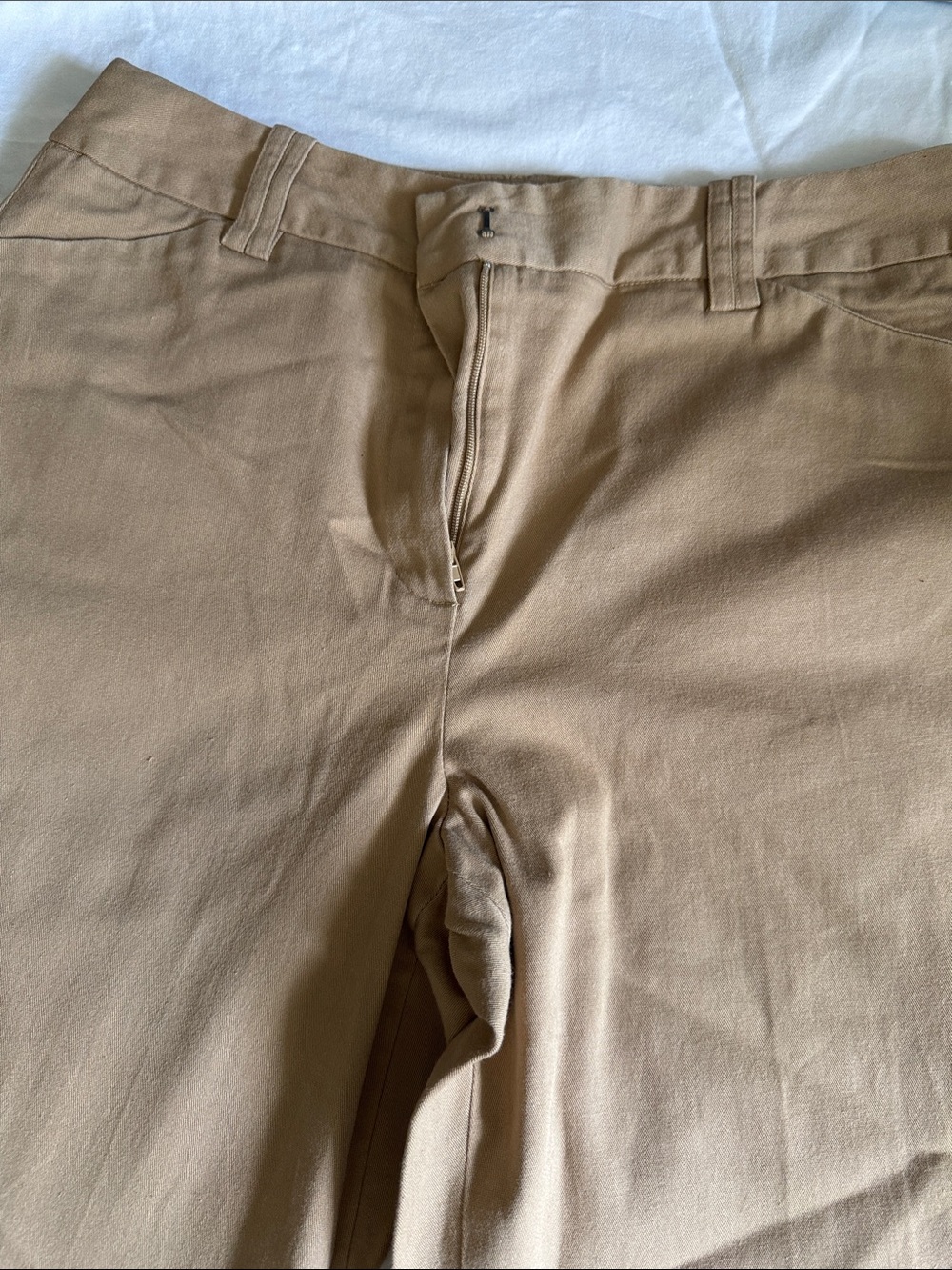 Women’s cuffed crop Pants in Khaki